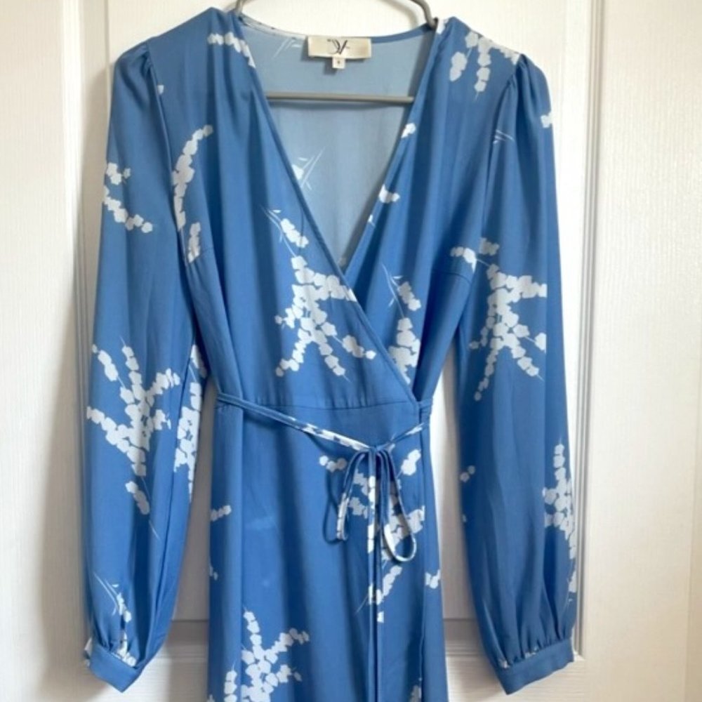 DVF Blue and White Long Silk Dress - Size 4, Perfect for Weddings and Dates